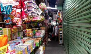 Tránh xa chợ truyền thống vì 'không mua bị đốt vía'
