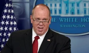 Ông Trump chọn quan chức chuyên trục xuất vào chính quyền mới