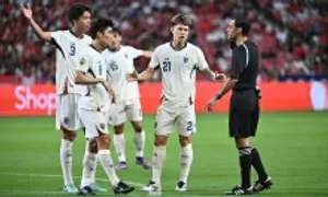 Báo Thái Lan: 'VAR điên rồ đúng như ASEAN Cup'
