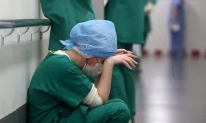 'Tăng lương bác sĩ 20-30 triệu đồng tốt hơn miễn học phí sinh viên trường Y'