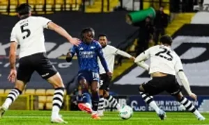 Eze giúp Arsenal đi tiếp ở Cup Liên đoàn Eze giúp Arsenal đi tiếp ở Cup Liên đoàn